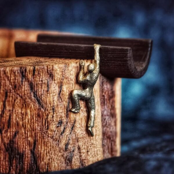 Pirinç Figürlü Puro Küllüğü - Figür Detay 2 Pirinç Figürlü Puro Küllüğü